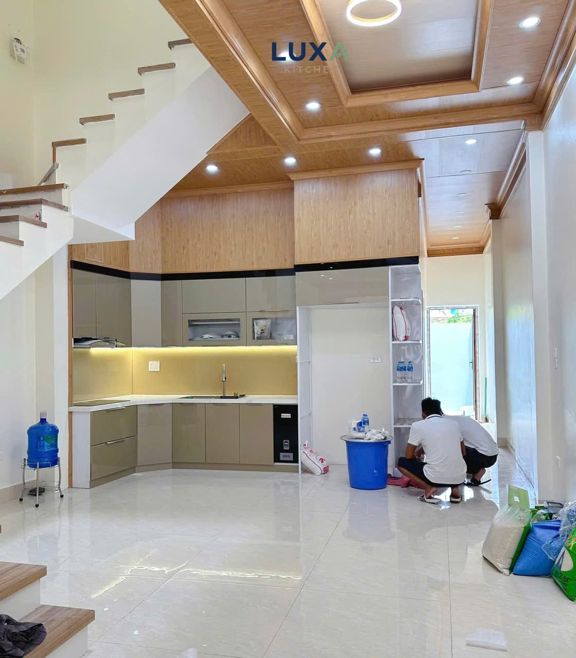 tủ bếp inox cánh kính chữ L_2