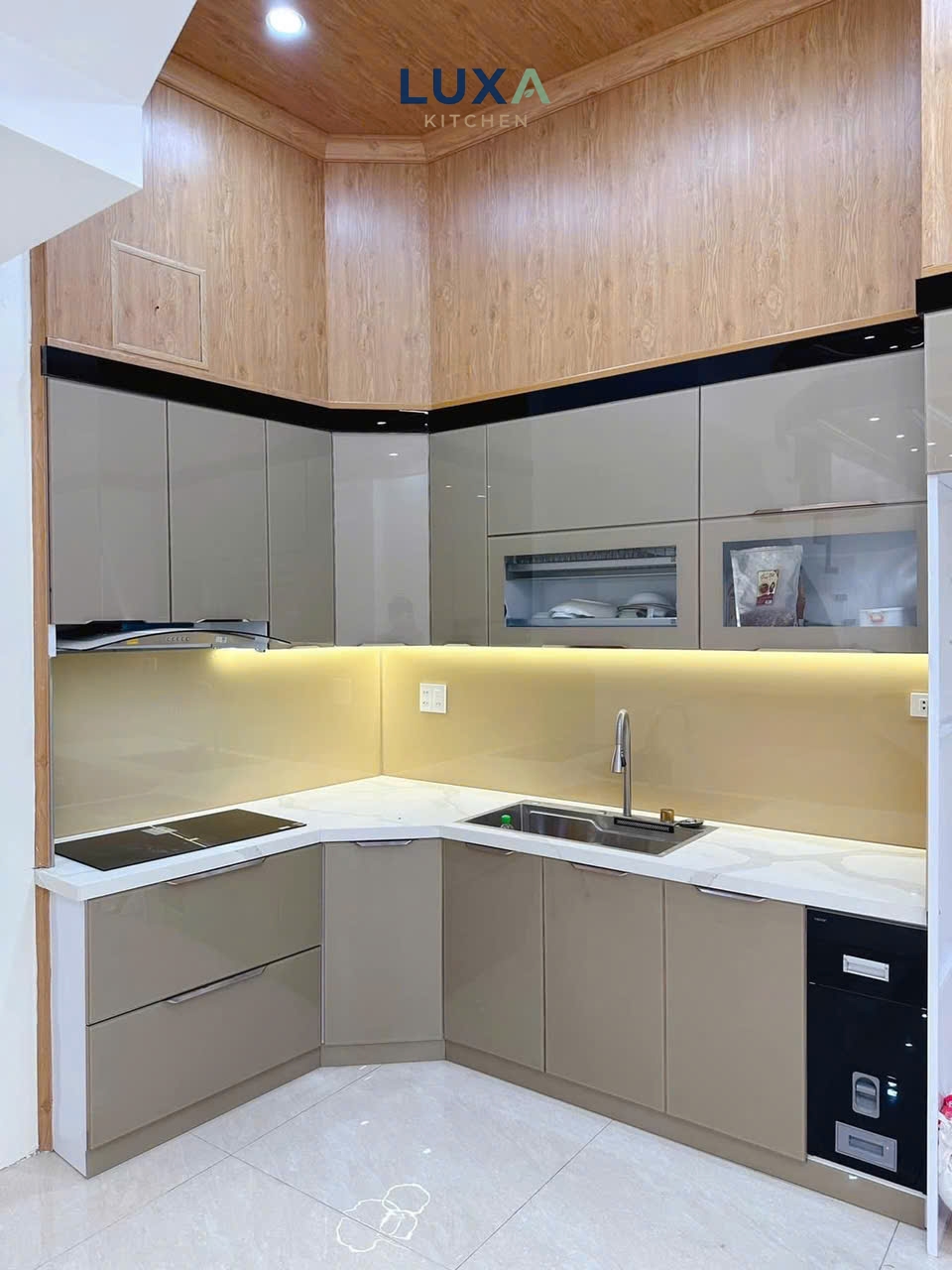 tủ bếp inox cánh kính chữ L_3