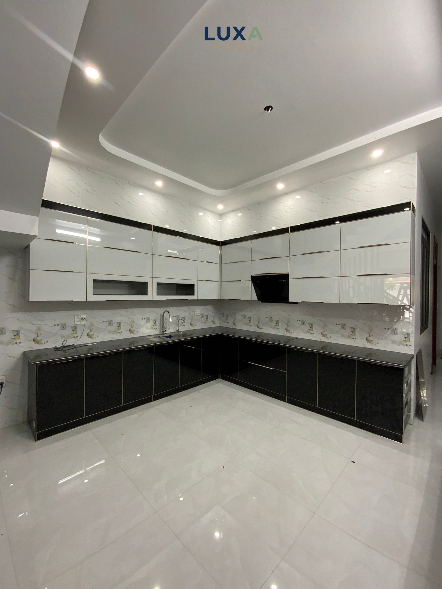 Tủ Bếp Inox Cánh Kính Tràn Viền - MTBK 008_2