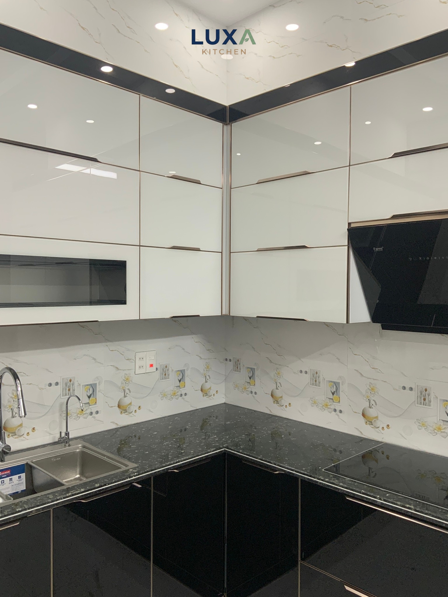 Tủ Bếp Inox Cánh Kính Tràn Viền - MTBK 008_3